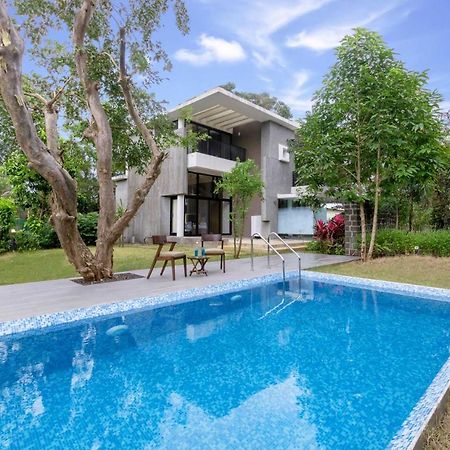 Villa Foresta By Stayvista With Modern Decor, Swimming Pool & Expansive Lawn For A Perfect Escape Lonavala Ngoại thất bức ảnh