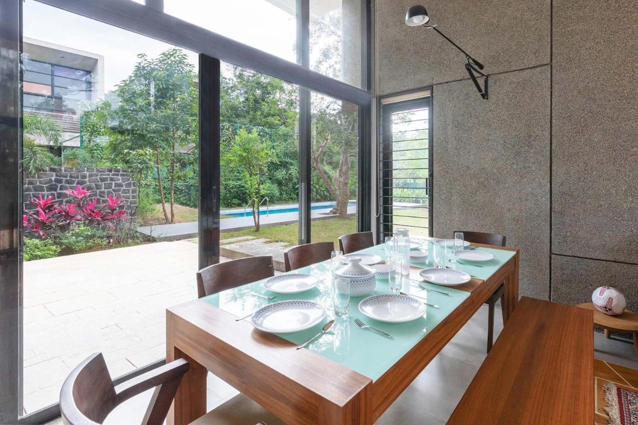 Villa Foresta By Stayvista With Modern Decor, Swimming Pool & Expansive Lawn For A Perfect Escape Lonavala Ngoại thất bức ảnh